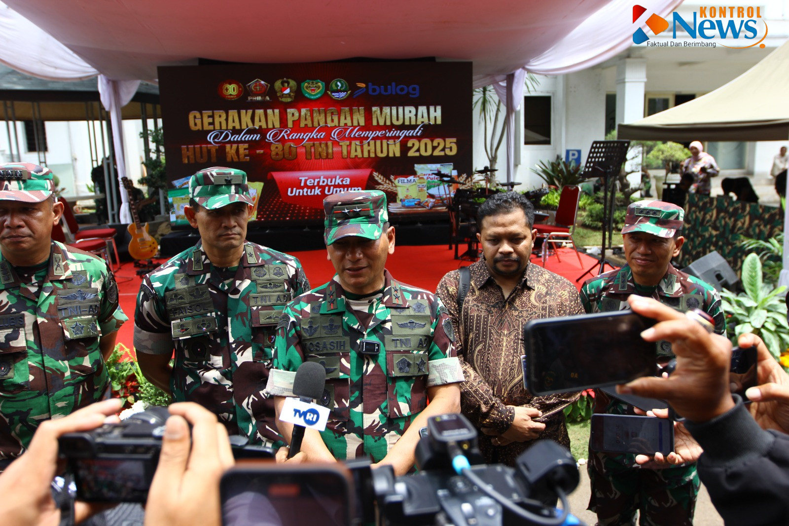 Kodam III/Siliwangi Gelar Gerakan Pangan Murah Peringati HUT ke-80 TNI ...